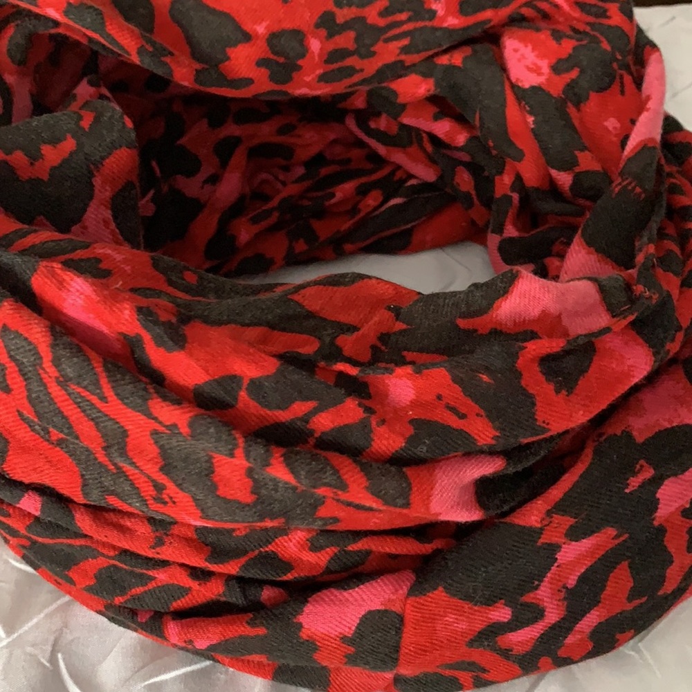 Animal Print Circle Scarf - Picture 5 of 8